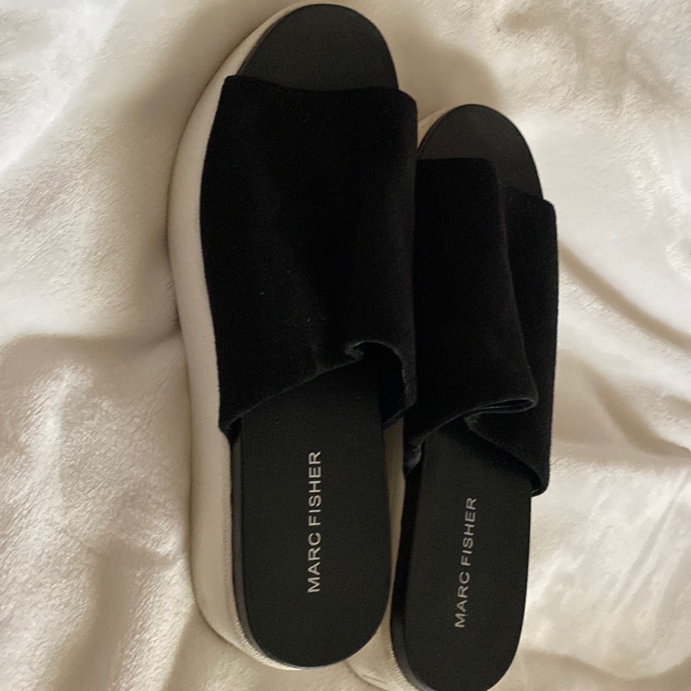 Marc Fisher super comfy wedge